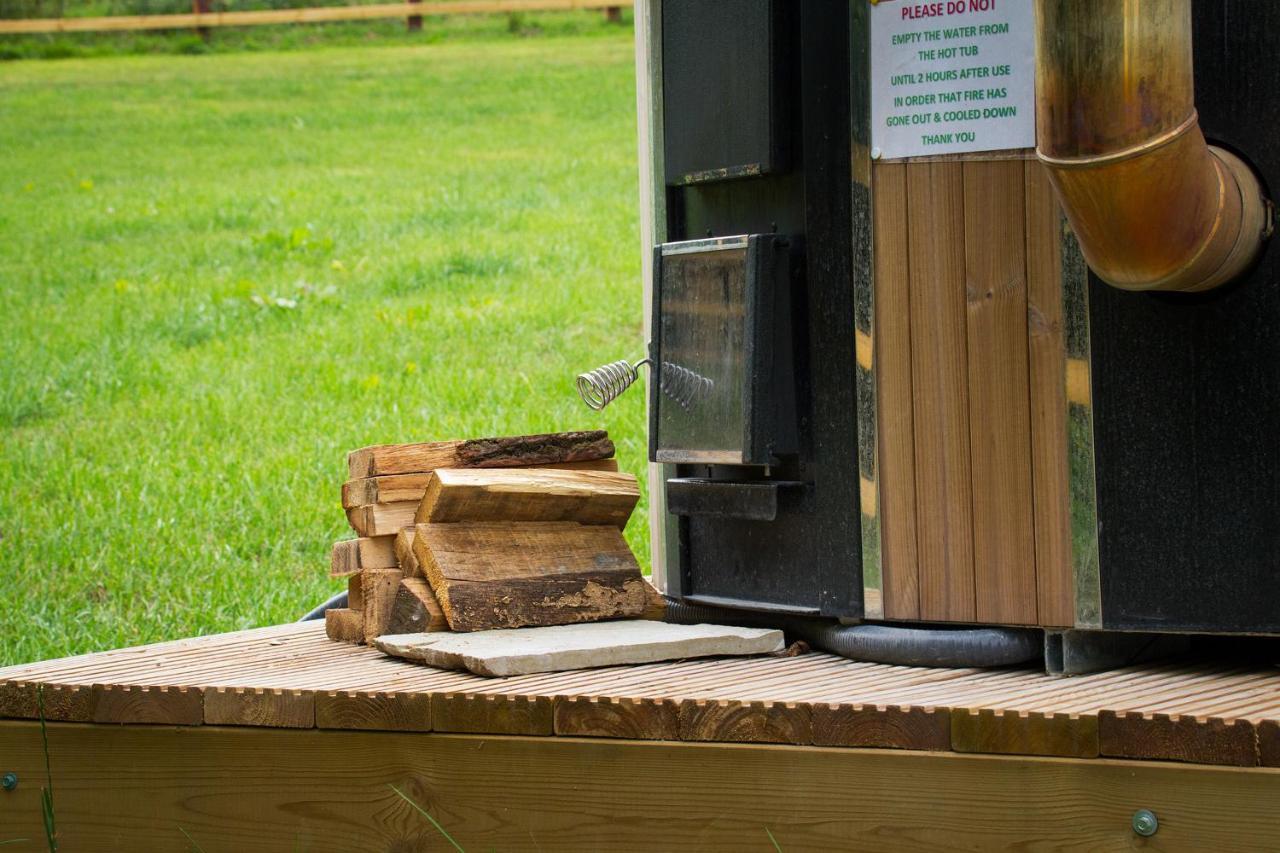 Hidden Wood Glamping And The Hideaway Cabin Уорминстер Экстерьер фото