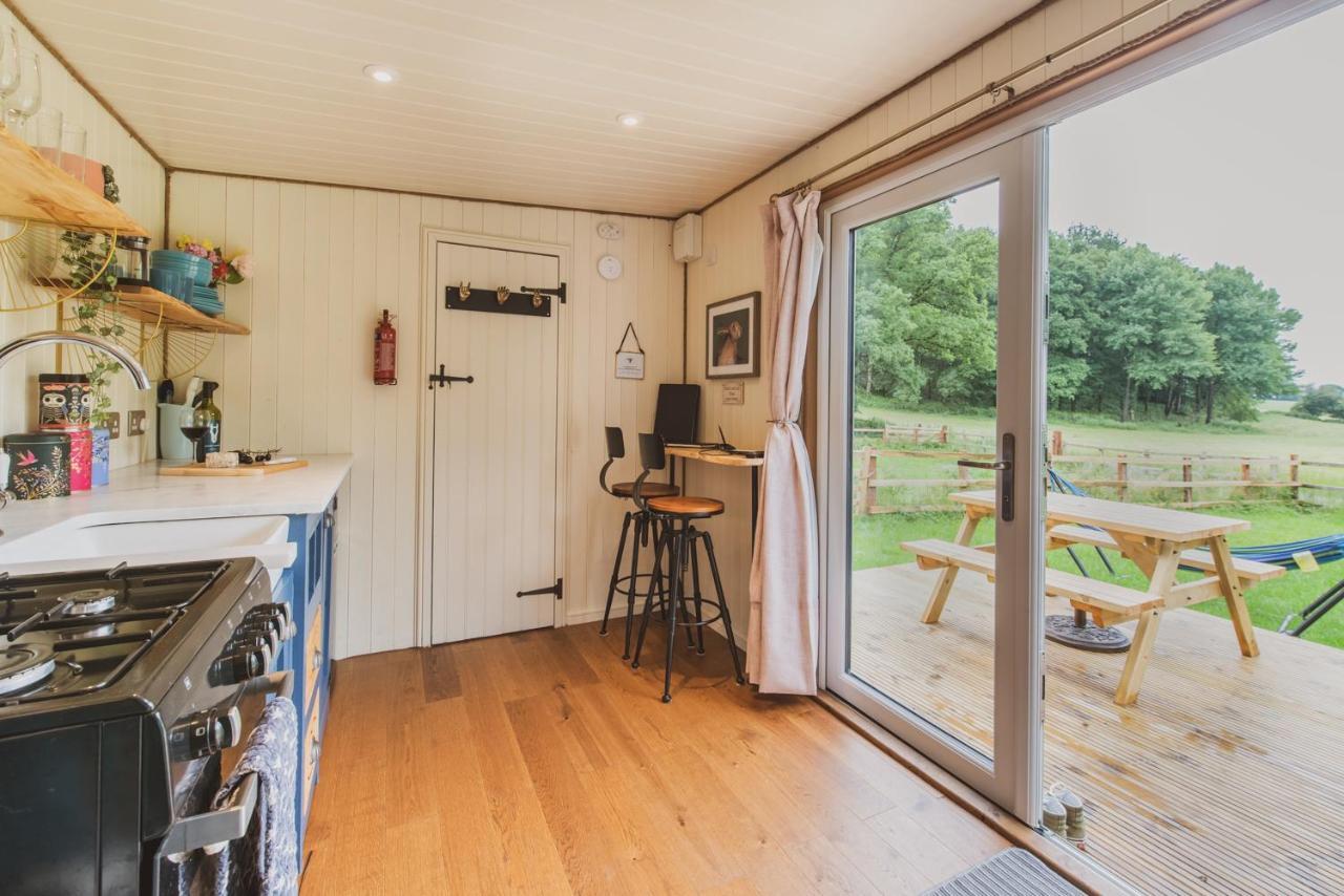 Hidden Wood Glamping And The Hideaway Cabin Уорминстер Экстерьер фото