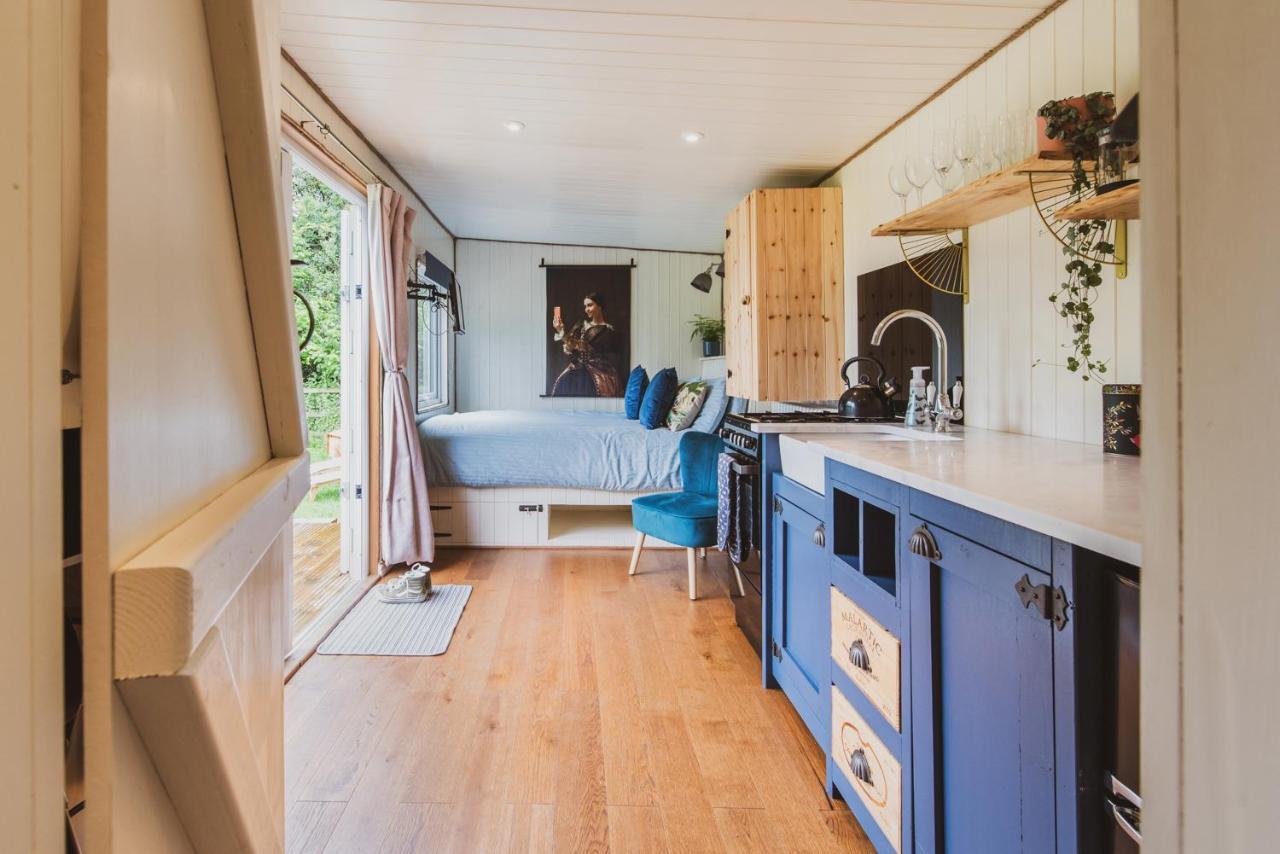 Hidden Wood Glamping And The Hideaway Cabin Уорминстер Экстерьер фото