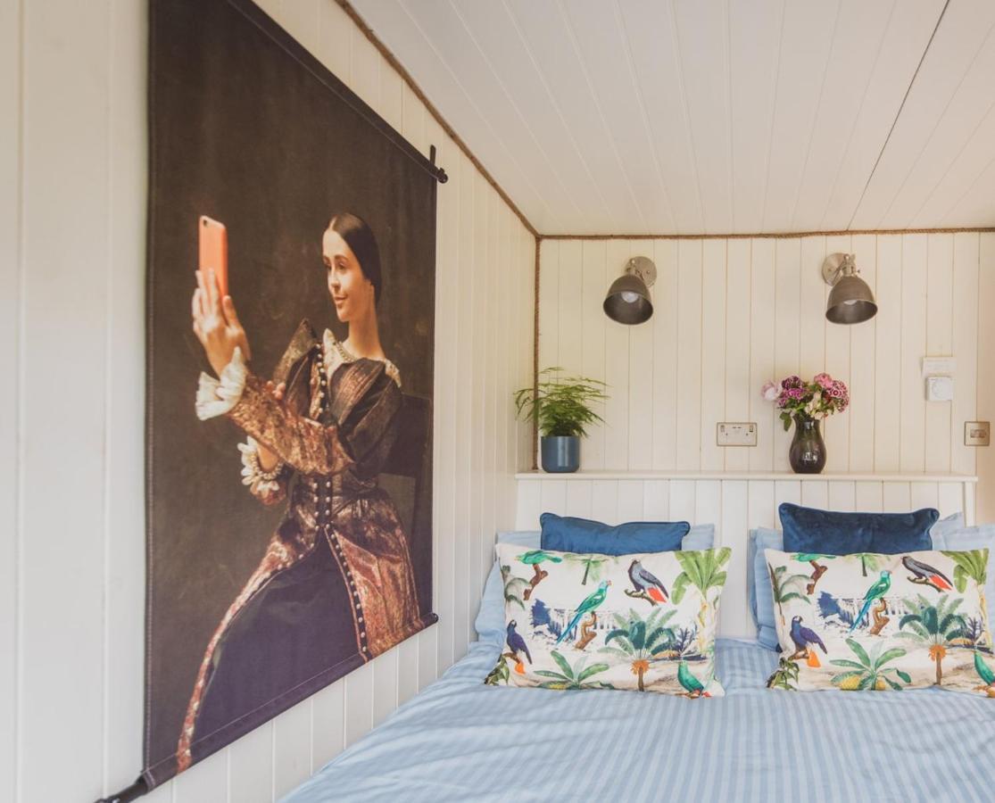 Hidden Wood Glamping And The Hideaway Cabin Уорминстер Экстерьер фото