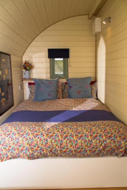 Hidden Wood Glamping And The Hideaway Cabin Уорминстер Экстерьер фото